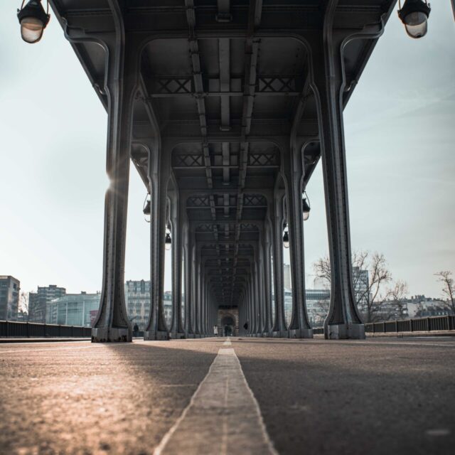 Sous le pont de Bir-Hakeim