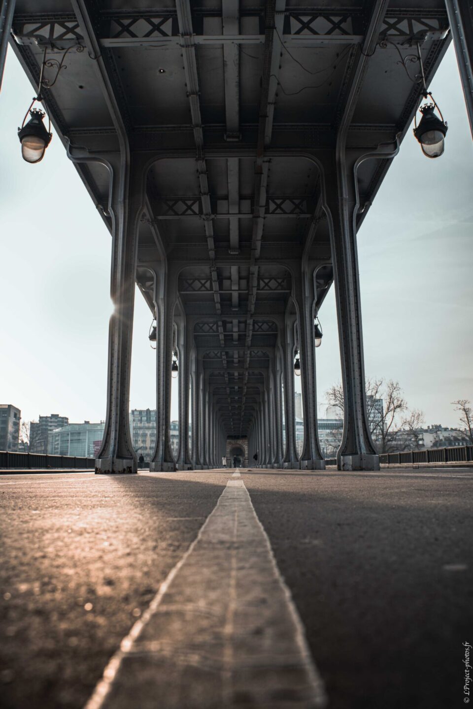 Sous le pont de Bir-Hakeim